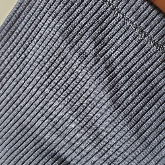 Hollister Ribbed Crop Top - Picture 2 of 5